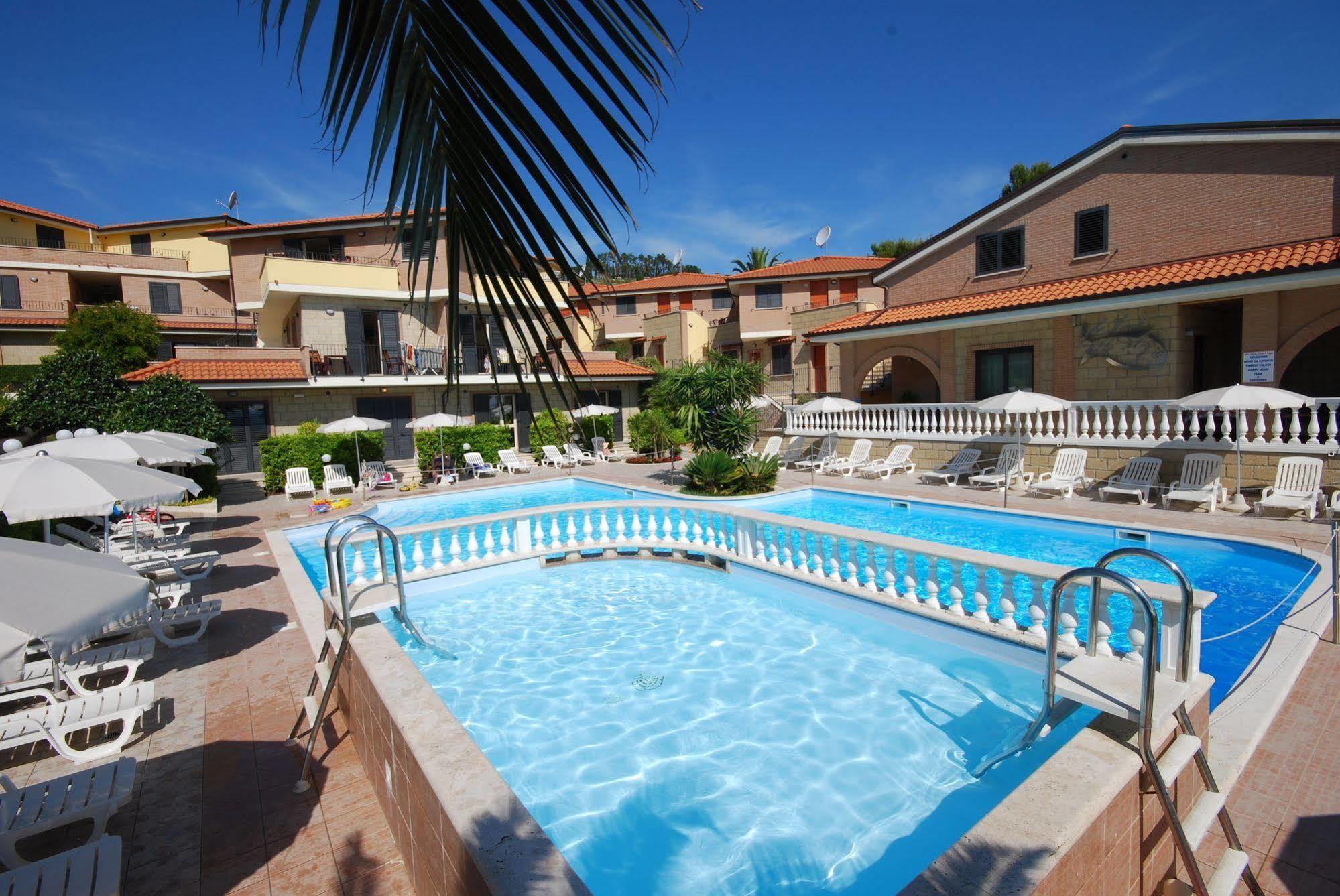 Residence Il Borgo Tortoreto Buitenkant foto